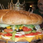 268 kilós hamburgert sütött, majdnem 2 millió forintnyi összeget kapott érte