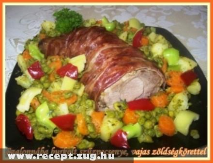 Szalonnába burkolt szûzpecsenye, vajas zöldségkörettel