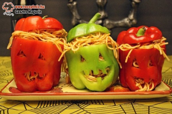 Halloweeni töltött paprika