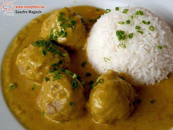 Curry-szószos húsgombócok